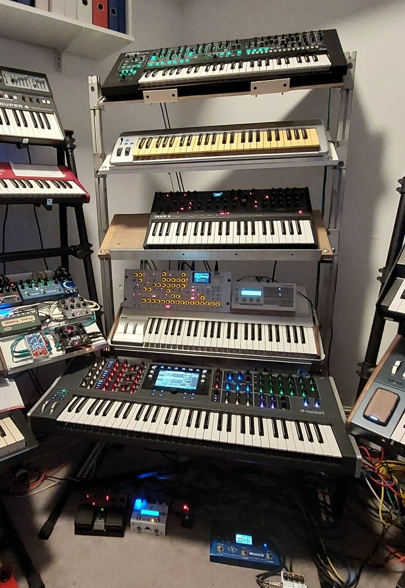 Roland System 8, M Audio midi kb, Sequential Take 5, Korg Radias, Virus Snow, Waldorf Quantum